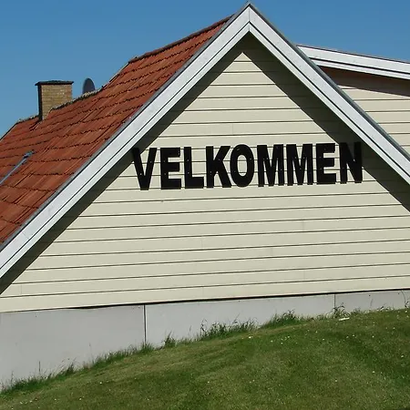 Sandkaas Family &